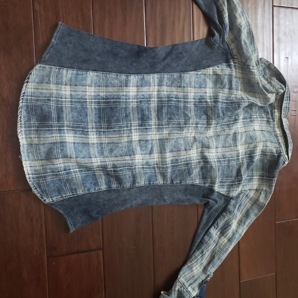Women Blue & White Plaid Button Down - Picture 3 of 3